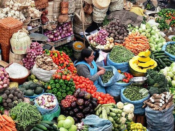 Febrero registra inflación negativa y modera el alza de precios en 2026