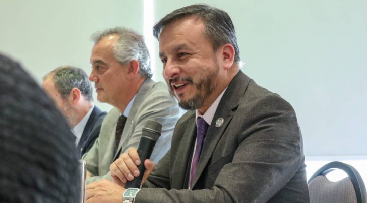 Tras quedar en pausa la interpelación, ministro de Hidrocarburos va al Senado