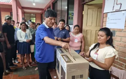 Evo Morales vota y afirma: “Elijan a sus candidatos, sean de izquierda o de derecha”