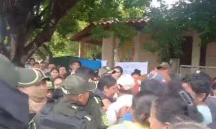 Denuncias por padrón inflado desatan toma de recinto electoral en Exaltación