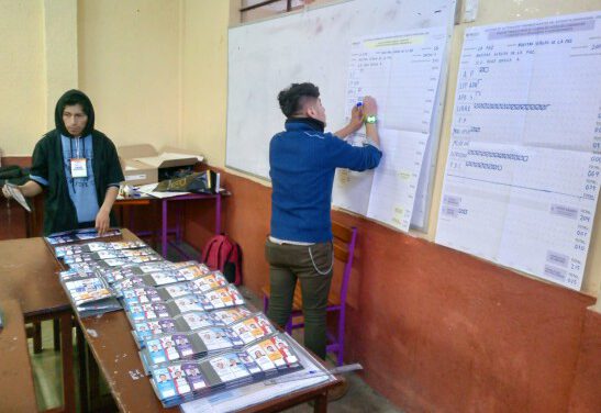 Con el cierre de mesas, Bolivia entra en la fase de conteo de votos