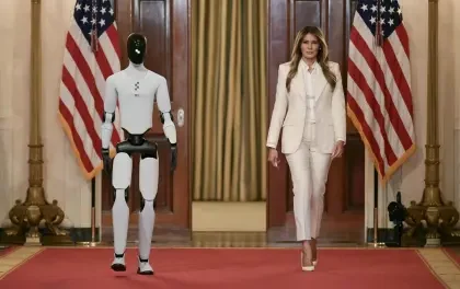 Entre tecnología y sorpresa: robot humanoide aparece junto a Melania Trump en la Casa Blanca