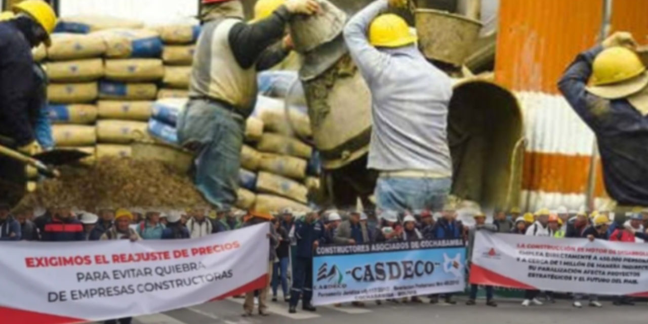Constructores exigen reajuste de hasta 50% en contratos y advierten paralización de obras