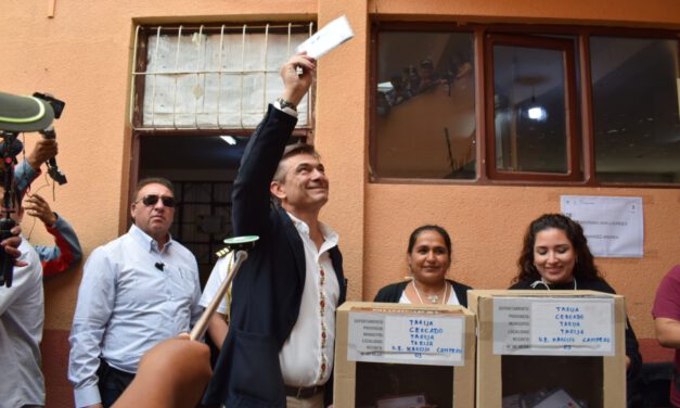 “Hoy gana la democracia”: Paz emite su voto y pide trabajar por el país
