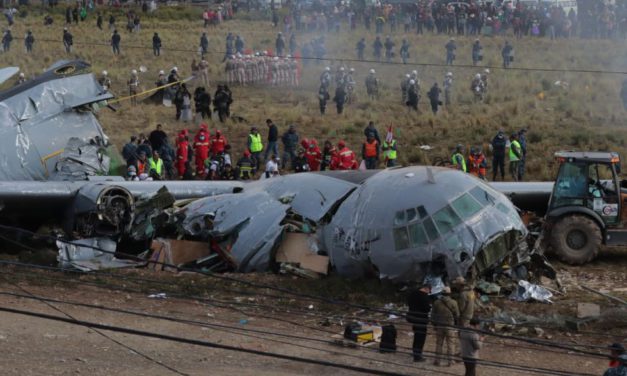 Declaran los tripulantes del avión accidentado en El Alto