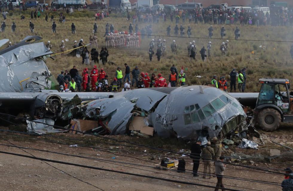 Declaran los tripulantes del avión accidentado en El Alto