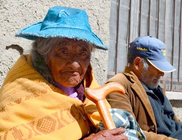 Alertan aumento de abandono de adultos mayores en comunidades del norte paceño