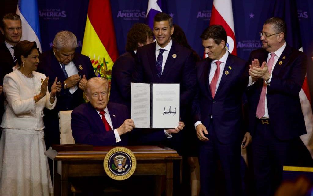 Trump y 12 presidentes crean «coalición militar» para aniquilar a carteles