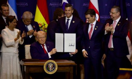 Trump y 12 presidentes crean «coalición militar» para aniquilar a carteles