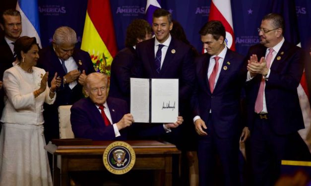 Trump y 12 presidentes crean «coalición militar» para aniquilar a carteles