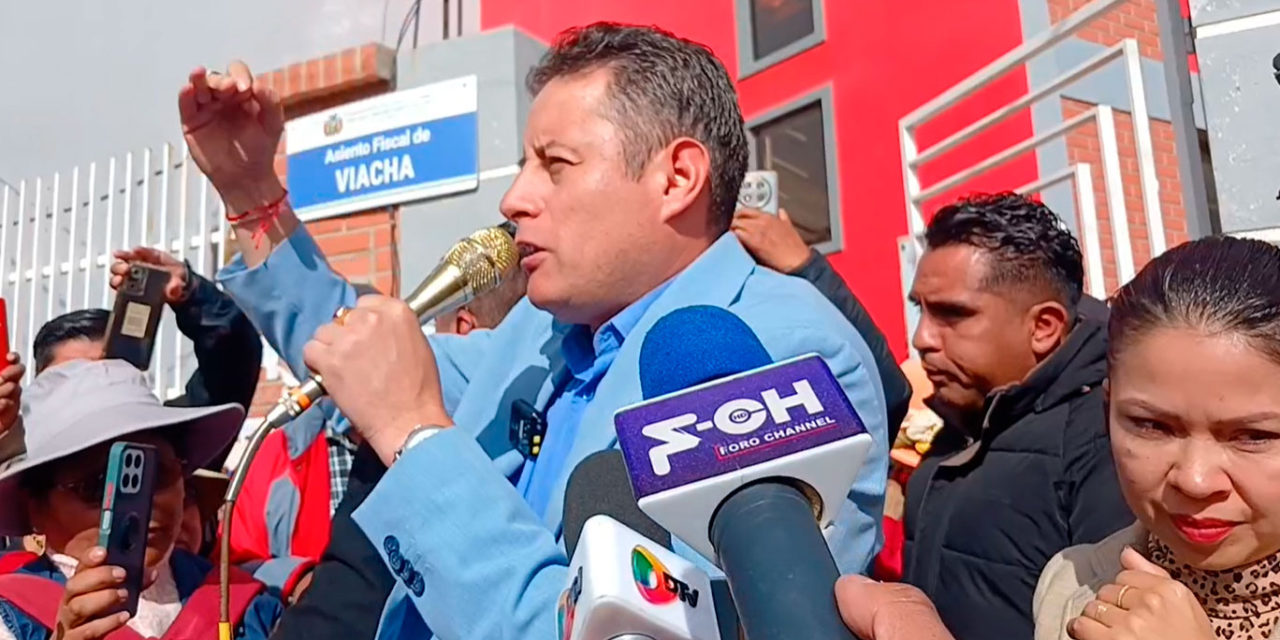 Lara anuncia que encabezará las “luchas del pueblo” en la calle