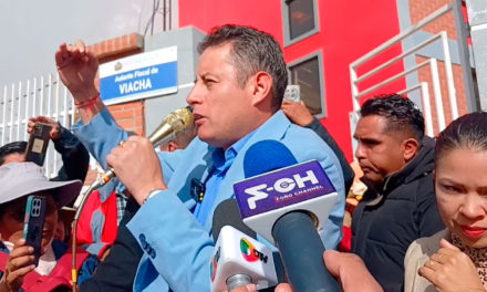 Lara anuncia que encabezará las “luchas del pueblo” en la calle