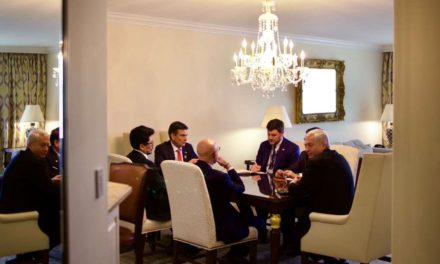 Rodrigo Paz se reúne con seis mandatarios y el secretario de Estado de EEUU en cumbre convocada por Trump