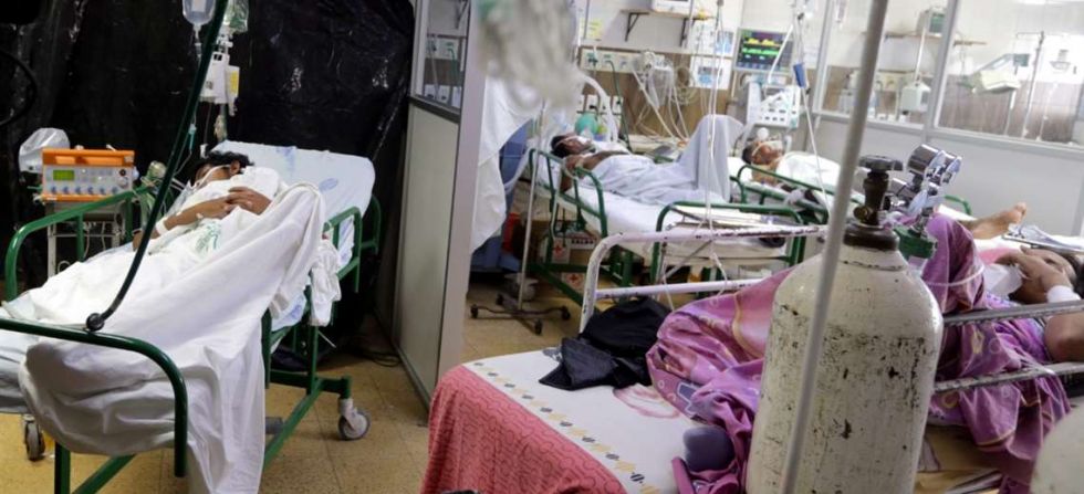 Médicos alertan crisis sanitaria por falta de insumos y advierten paro nacional