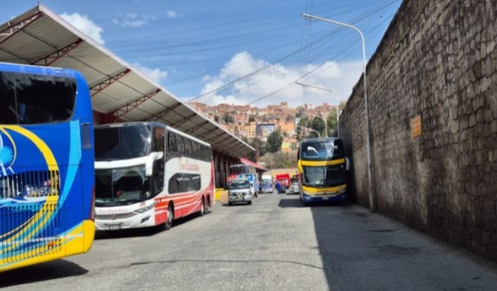 Choferes de Oruro dan pausa a bloqueos y se reanudan los viajes interdepartamentales