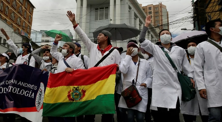 Trabajadores en salud acatan paro nacional de 24 horas por despidos y falta de insumos