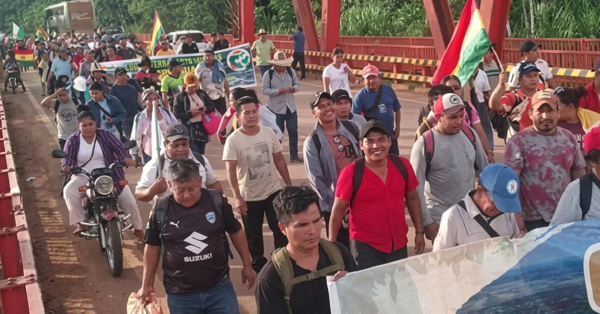 Una marcha campesina desde Pando avanza hacia La Paz en rechazo a la Ley 157