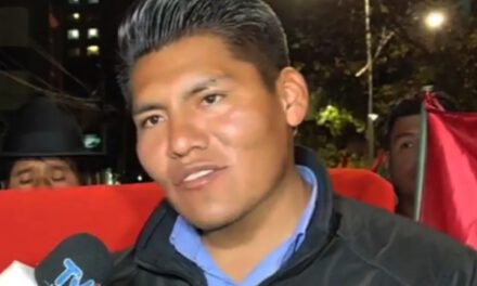 Yahuasi denuncia “deslealtad” de su partido y espera fallo constitucional