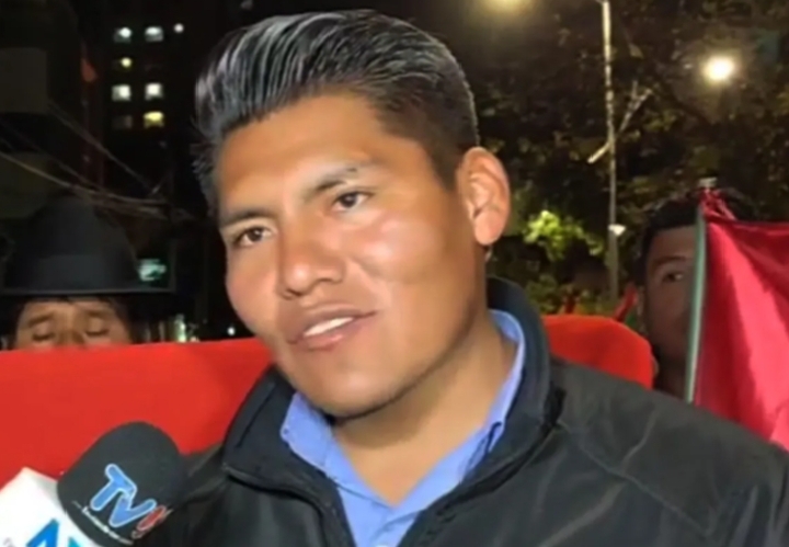 Yahuasi denuncia “deslealtad” de su partido y espera fallo constitucional