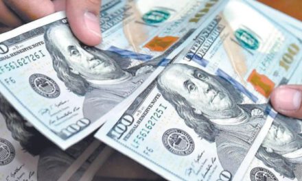 El dólar referencial baja a 9,35 bolivianos y muestra leve retroceso en Bolivia