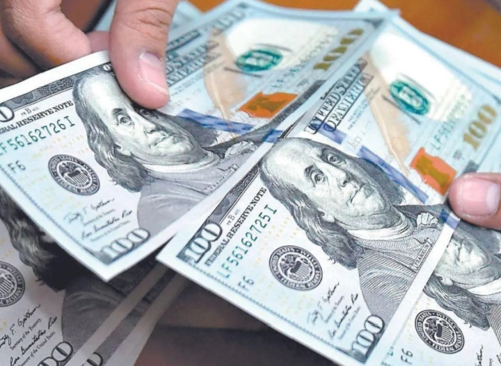 El dólar referencial baja a 9,35 bolivianos y muestra leve retroceso en Bolivia