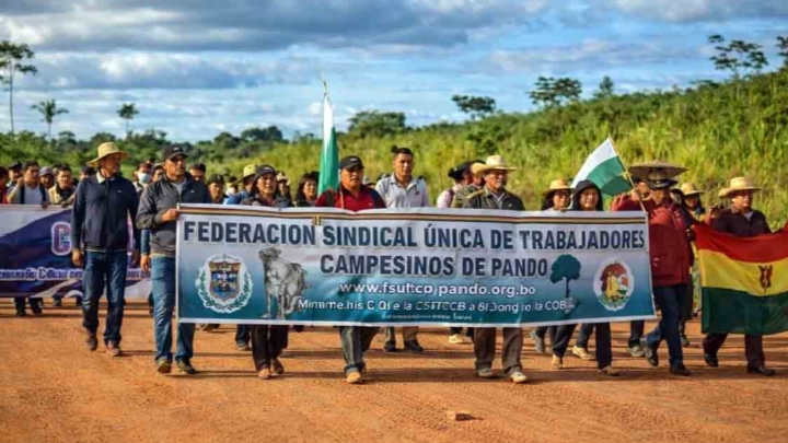 Marcha indígena y campesina avanza a La Paz tras 12 días sin acuerdos con el Gobierno