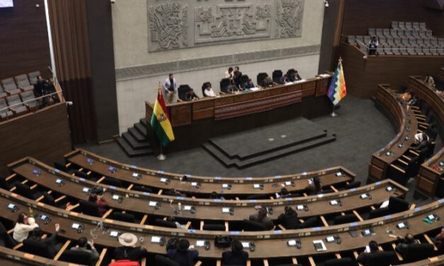 Diputados aprueban crédito de 100 millones de dólares con apoyo transversal y pese a críticas internas