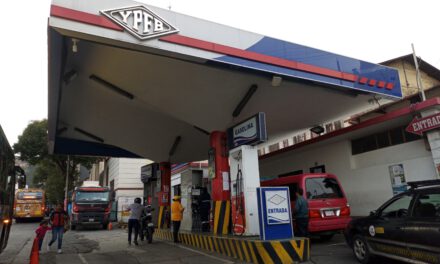 Escasez de diésel, vuelven a colapsar surtidores en La Paz y El Alto