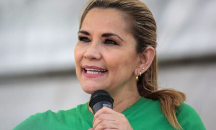 Jeanine Áñez reaparece y pide “patear el tablero” en YPFB ante la crisis energética que atraviesa el país
