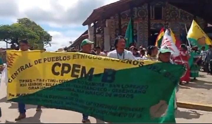 Marcha indígena avanza hacia La Paz en medio de frío extremo y bloqueos en Caranavi