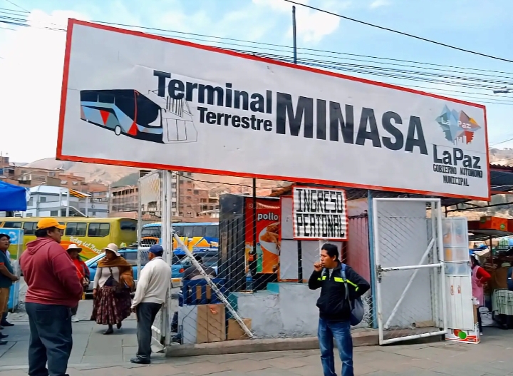 Suspenden salidas de la Terminal Minasa por la marcha  de Choferes de los Yungas en La Paz