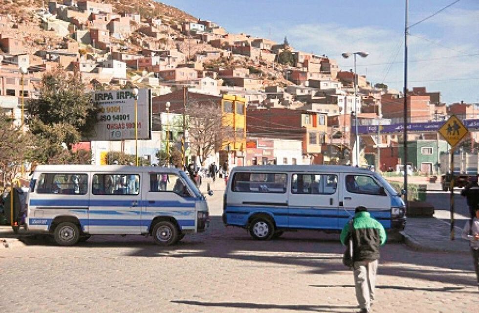 Acuerdo frena el paro en Oruro: controles, gasolina reforzada y resarcimiento en seis puntos clave