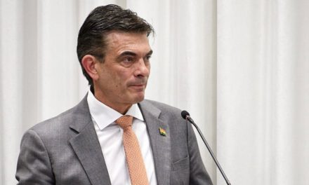 Paz propone que YPFB deje la comercialización y se enfoque en exploración