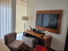 Descubren suites de lujo y salas de karaoke en instalaciones de YPFB