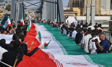 Irán responde a EE.UU. convocando a jóvenes para hacer cadenas humanas en plantas eléctricas