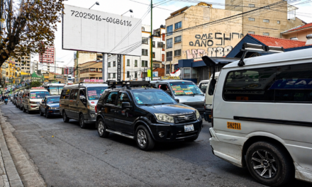 Choferes analizan paro nacional indefinido por combustible y carreteras