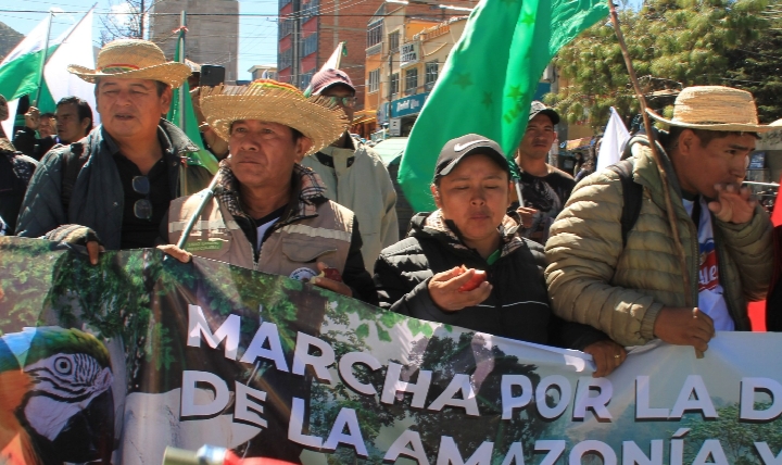Marcha indígena rechaza diálogo con ministros y exige reunión directa con el presidente