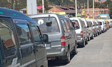 Bloqueos golpean la economía: transporte advierte con paro de 48 horas si no hay acuerdos