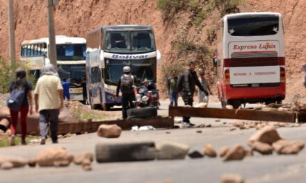 Bloqueos bajan a 21 puntos, pero persiste la tensión en el país