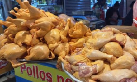 Pollo llega a Bs 27 en La Paz por bloqueos y crece la preocupación en los mercados