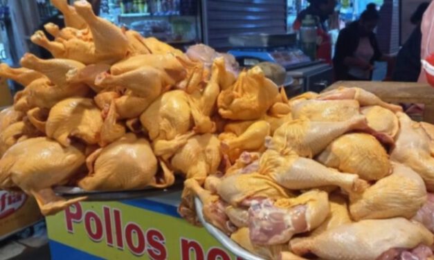 Pollo llega a Bs 27 en La Paz por bloqueos y crece la preocupación en los mercados