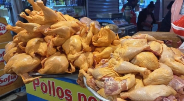 Pollo llega a Bs 27 en La Paz por bloqueos y crece la preocupación en los mercados