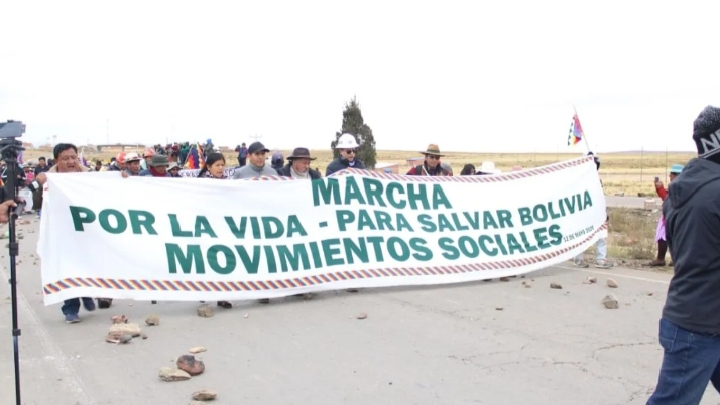 Marcha evista rumbo a La Paz endurece demandas y sectores movilizados exigen la renuncia de Rodrigo Paz