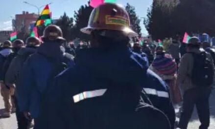 Cooperativistas mineros marchan en La Paz para exigir atención a sus demandas sectoriales