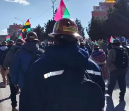 Cooperativistas mineros marchan en La Paz para exigir atención a sus demandas sectoriales