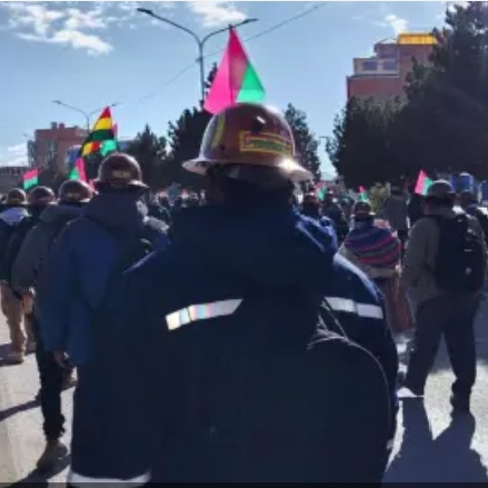 Cooperativistas mineros marchan en La Paz para exigir atención a sus demandas sectoriales