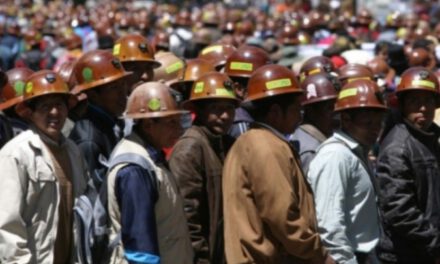 Gobierno y cooperativistas mineros alcanzan acuerdos tras casi 12 horas de diálogo