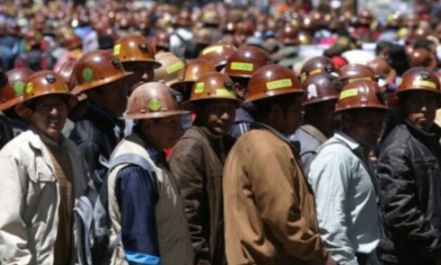 Gobierno y cooperativistas mineros alcanzan acuerdos tras casi 12 horas de diálogo