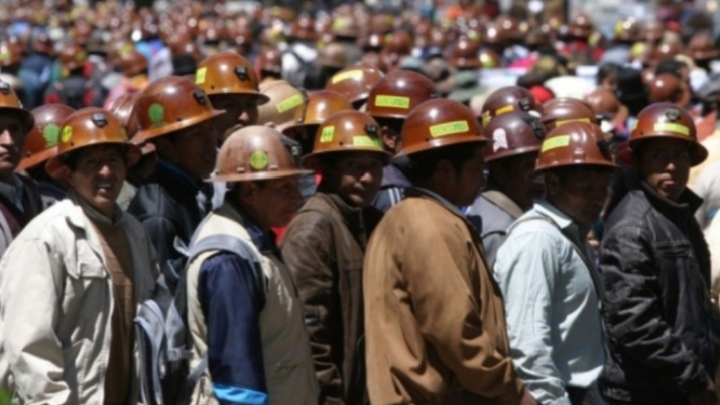 Gobierno y cooperativistas mineros alcanzan acuerdos tras casi 12 horas de diálogo