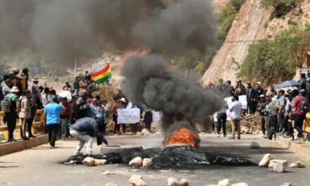 Bolivia amanece con 32 bloqueos y crece la tensión en seis departamentos